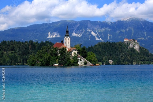 ブレッド湖にある教会(スロベニア) © asanojunki0110