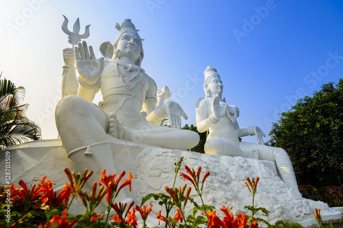Obraz na plátne Shiva and Parvati on top of the Kailasagiri hill, Vizag