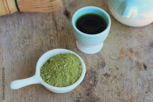 hot green tea with powder