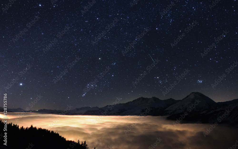 Fototapeta premium Orion over the clouds