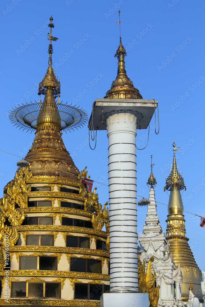Fototapeta premium Shwedagon Pagoda Complex - Yangon- Myanmar