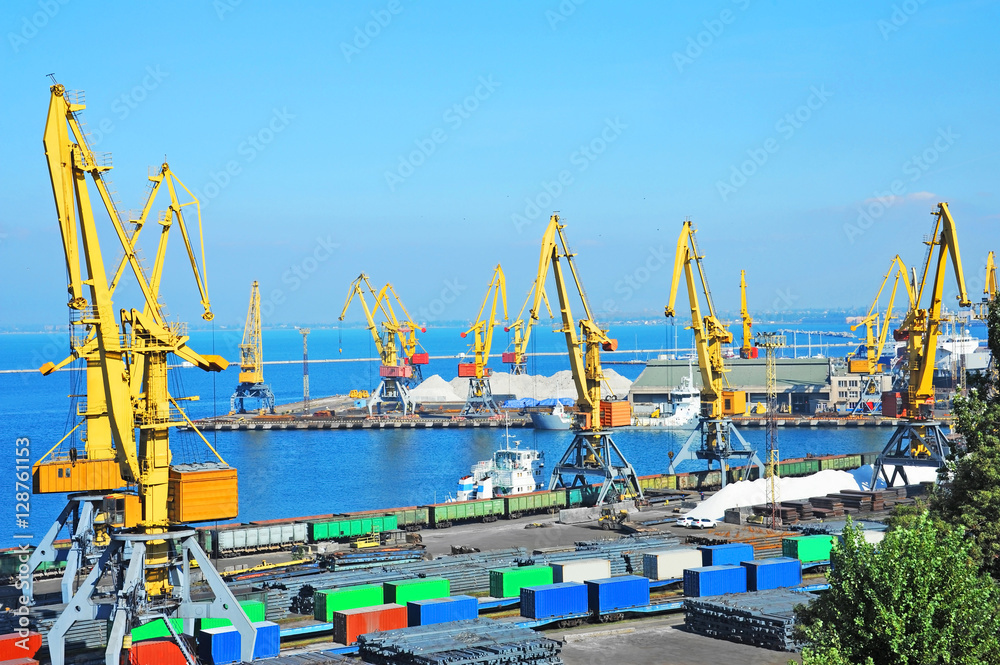 Port cargo crane and railroad