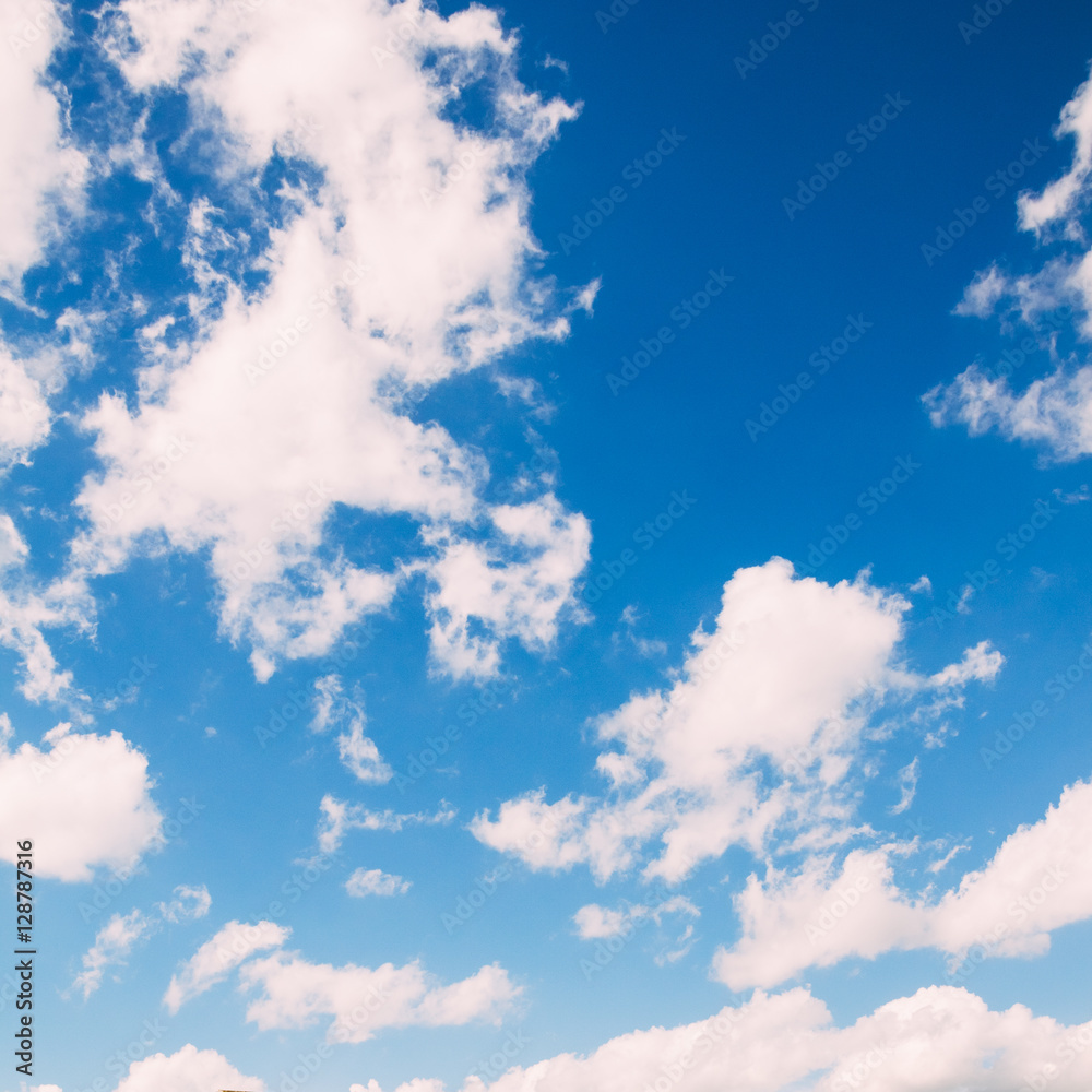 Obraz premium Beautiful blue sky with clouds