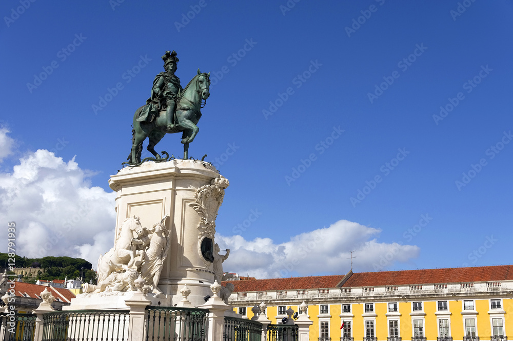 Fototapeta premium Commerce Square (Portuguese: Praca do Comercio) in Lisbon, Portugal