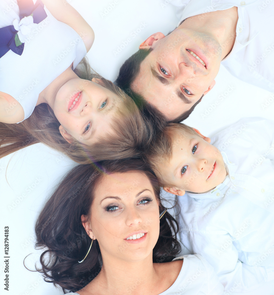 Family imitate a circle.mother in the foreground