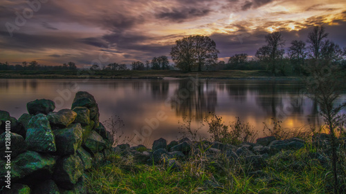Sonnenuntergang am Ufer der Elbe 