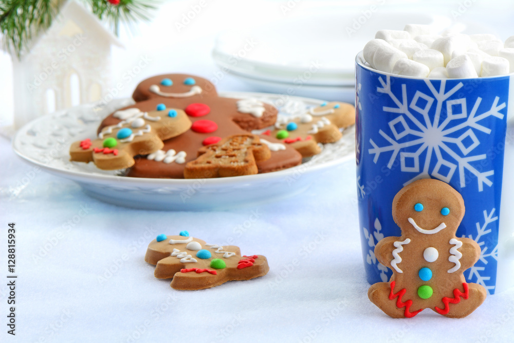 Gingerbread men and hot chocolate