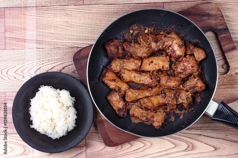 Grilled pork with mixed herb served sticky rice . Grilled pork with mixed herb served sticky rice .