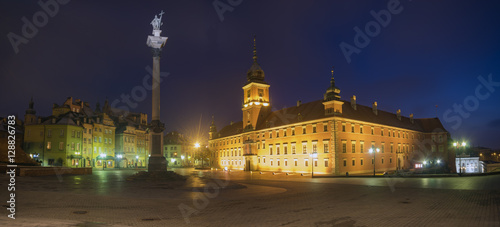 Royal Castle and Sigismund's Column in Warsaw old town © Mike Mareen