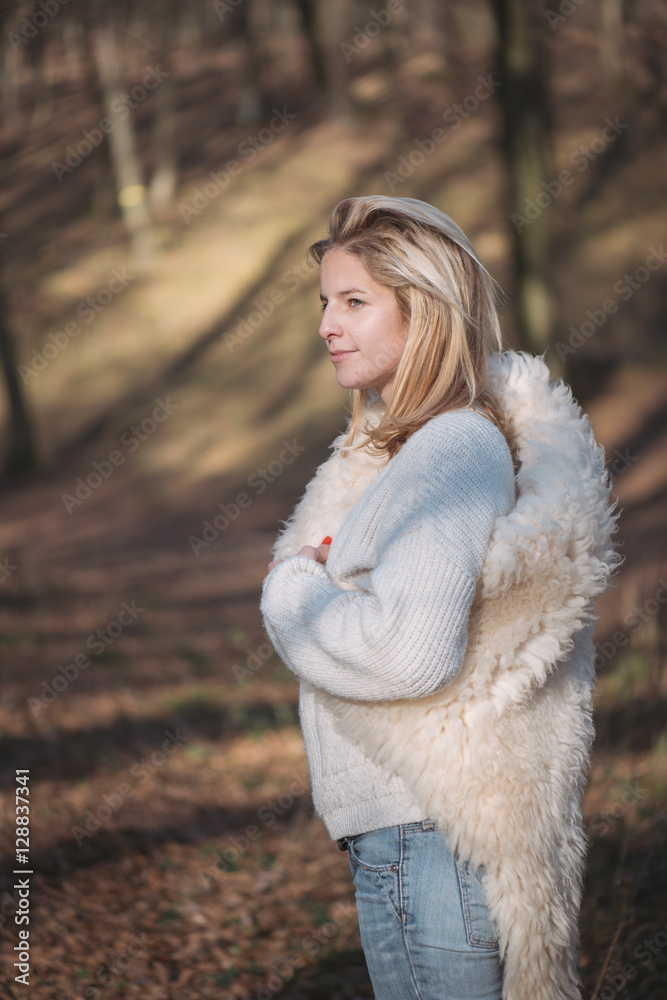 Blonde woman posing outdoor