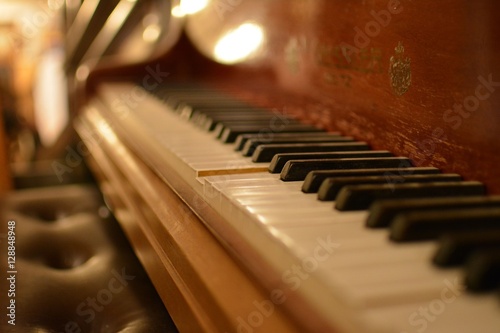 Canvastavla Old Piano