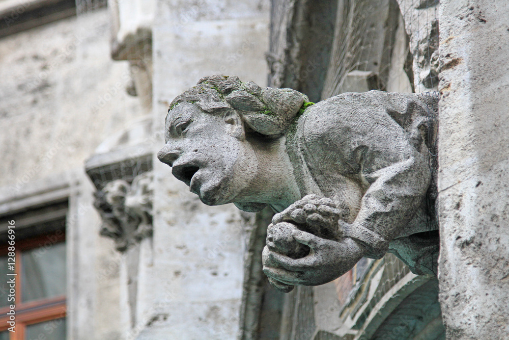Figur am Neuen Rathaus in München