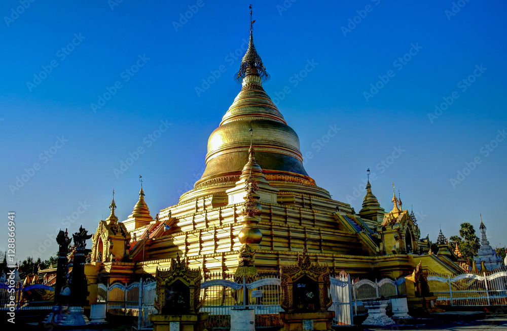 Fototapeta premium View to Kuthodaw pagoda in Mandalay, Myanmar,