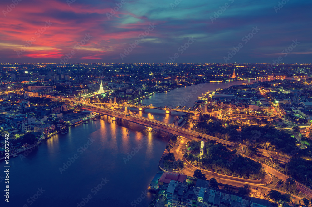 Phra Phuttha Yodfa Bridge view of Bangkok