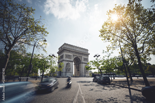 Traffic around Arc de Triomphe - Paris © TIMDAVIDCOLLECTION