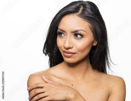 Foto Beautiful woman with bare shoulders gorgeous hair