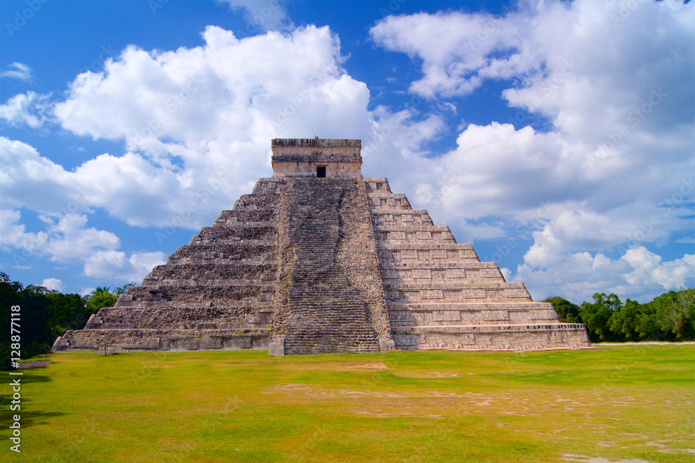 Chichen Itza Kukulkan Pyramid (El Castillo)