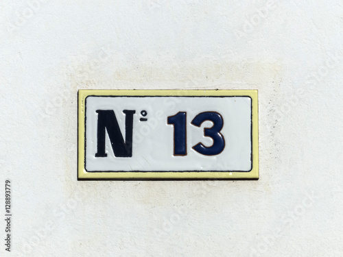 Street sign reading the number thirteen. © sotavento1000