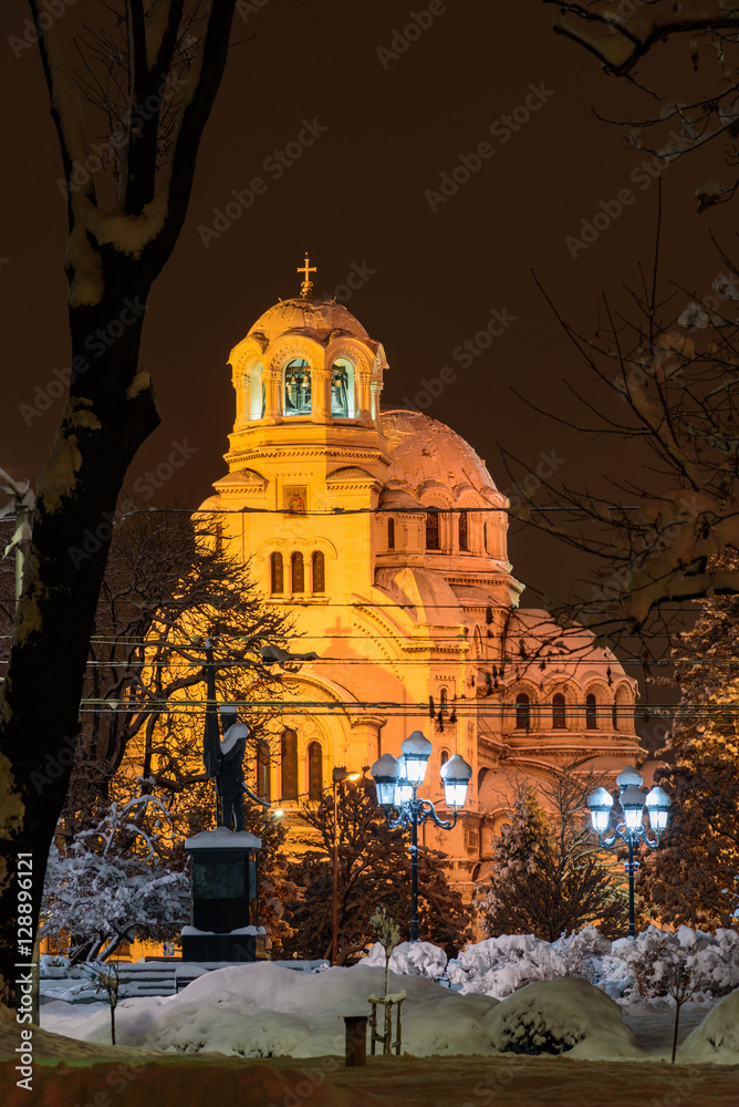 Fototapeta premium Cityscape by night at Sofia, Bulgaria - Alexander Nevsky cathedral in the snow