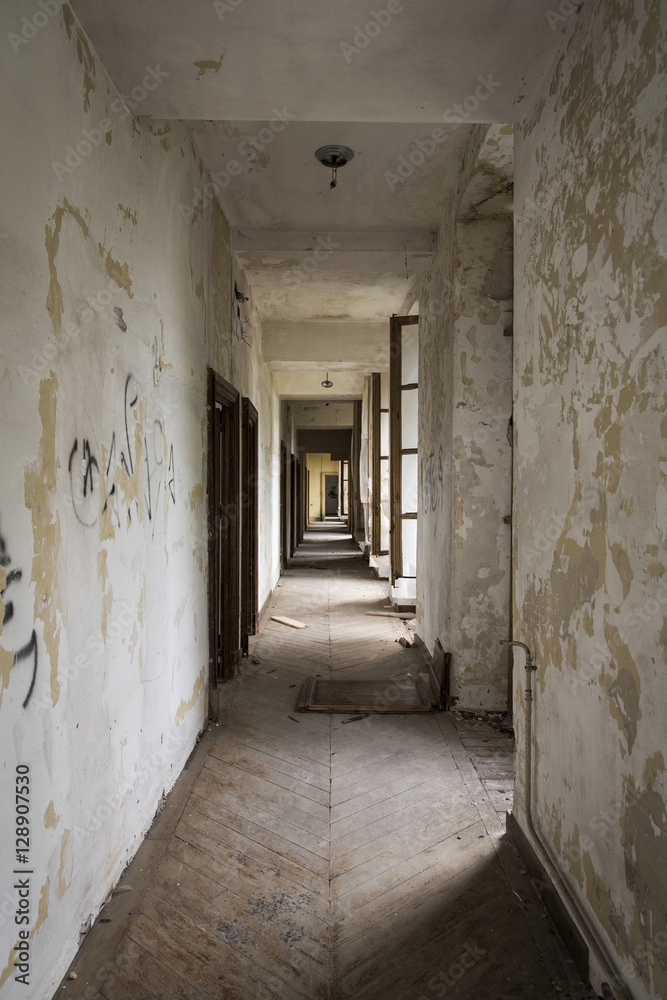 couloir de maison abandonnée