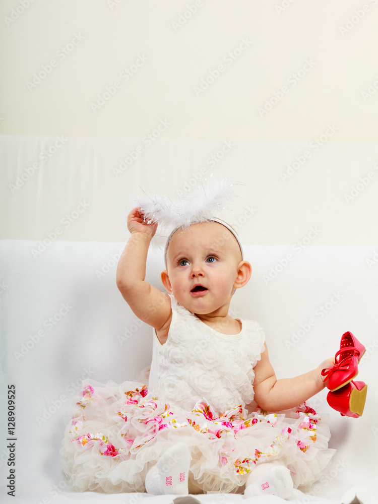 Fototapeta premium Little girl with red shoes