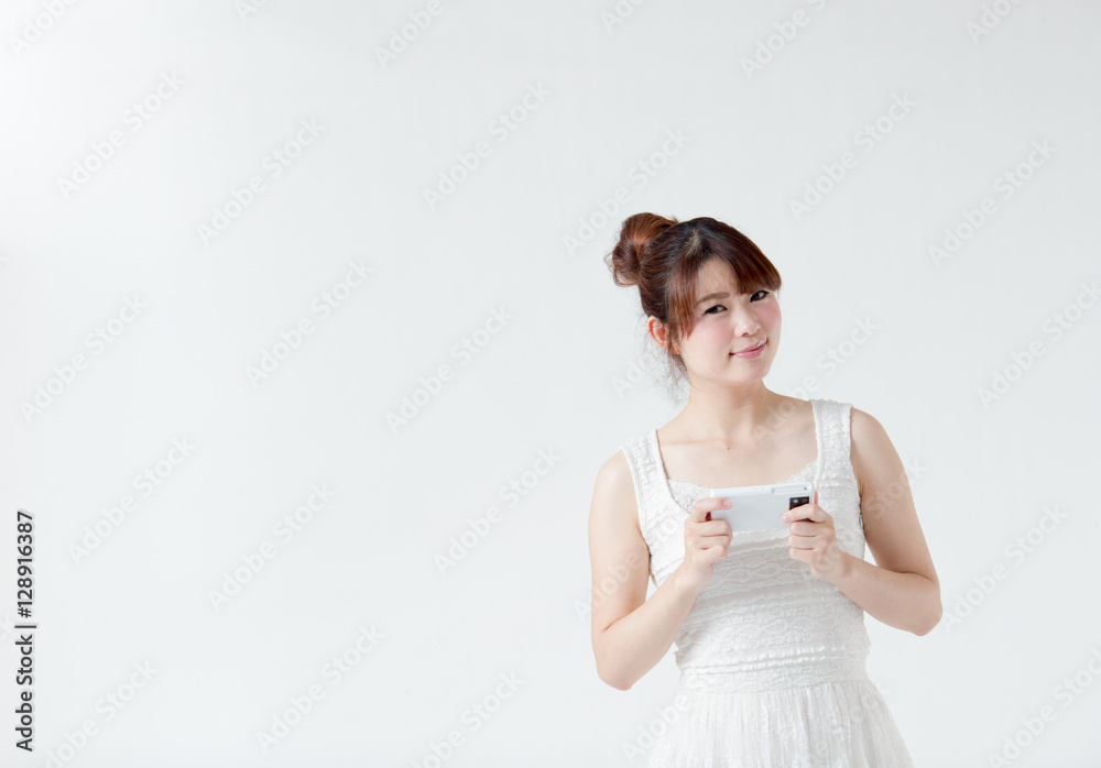 スマートフォン・女性(白バック) スマートフォン・女性(白バック)