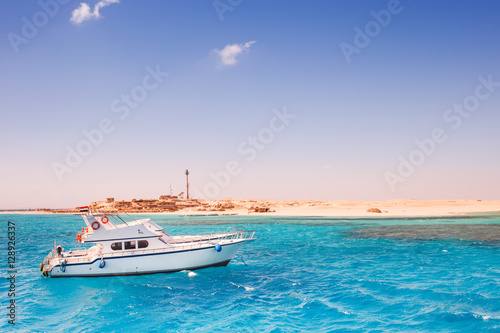 paradise island in Red Sea © manifeesto