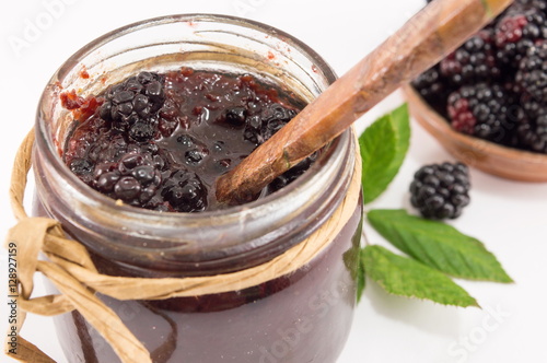 Obraz na płótnie jar of blackberry jam w salonie