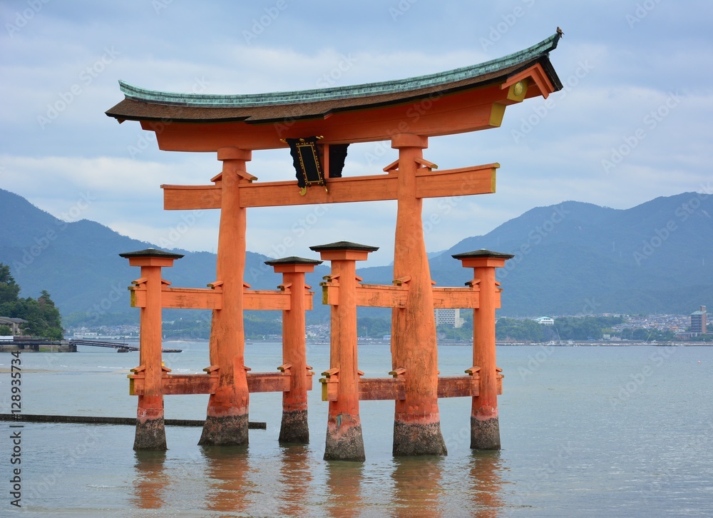Landscape views, mountains, blue sky, fish, bridge. Landscape views, mountains, blue sky, fish, bridge.