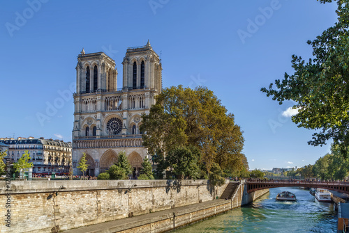 Notre Dame de Paris © borisb17