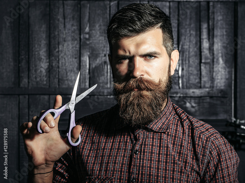 Photo bearded man barber with scissors