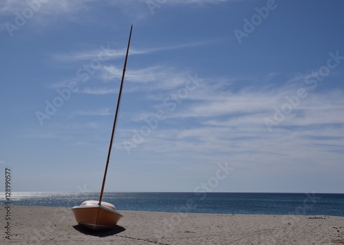Bilde på lerret Barca sulla spiaggia di Catanzaro lido, Calabria IT