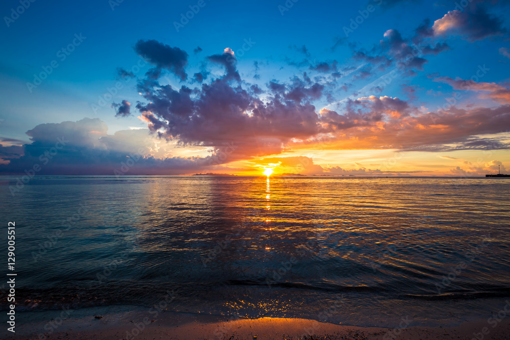 Naklejka premium THAILAND, Jule - 12, 2014. Beautiful sunset in Nathon Town beach, Samui island