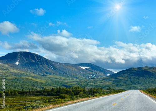 Norwegian sunshiny summer road (near Dombas, Norge)