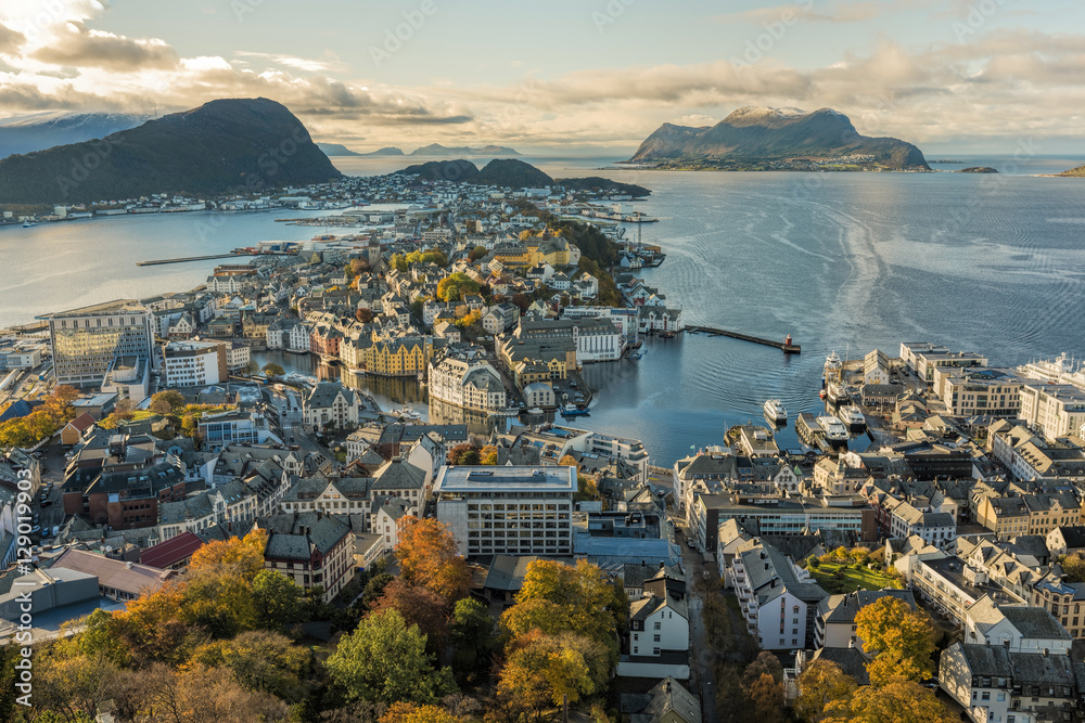 Alsesund Norwegen  Panorama Herbst
