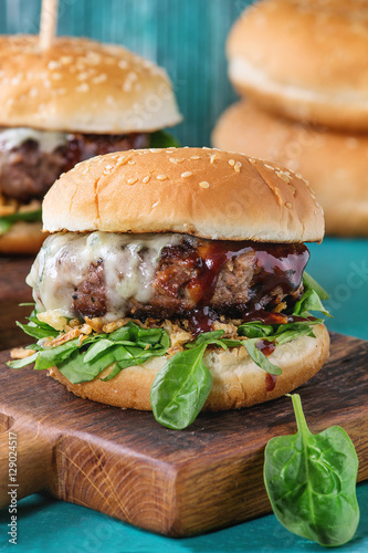 Hamburgers with beef and spinach