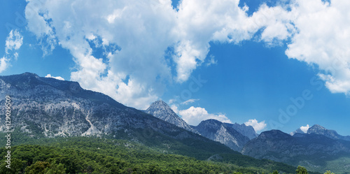 Fototapeta Naklejka Na Ścianę i Meble -  Beautiful cloudscape in the mountains.
