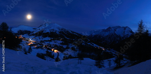 Konstfotografi Paesaggio di montagna innevato Sestriere Alpi notturno
