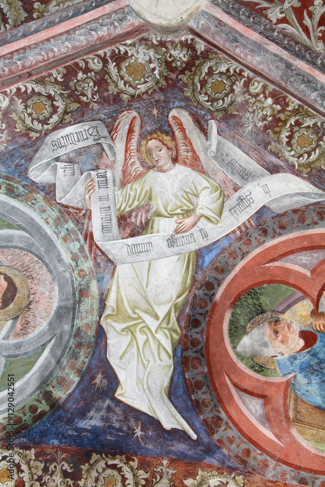 angelo con cartiglio; affresco gotico nella chiesa di S. Giacomo a Termeno