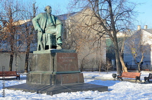 	Москва, памятник А.Н. Толстому зимой photo