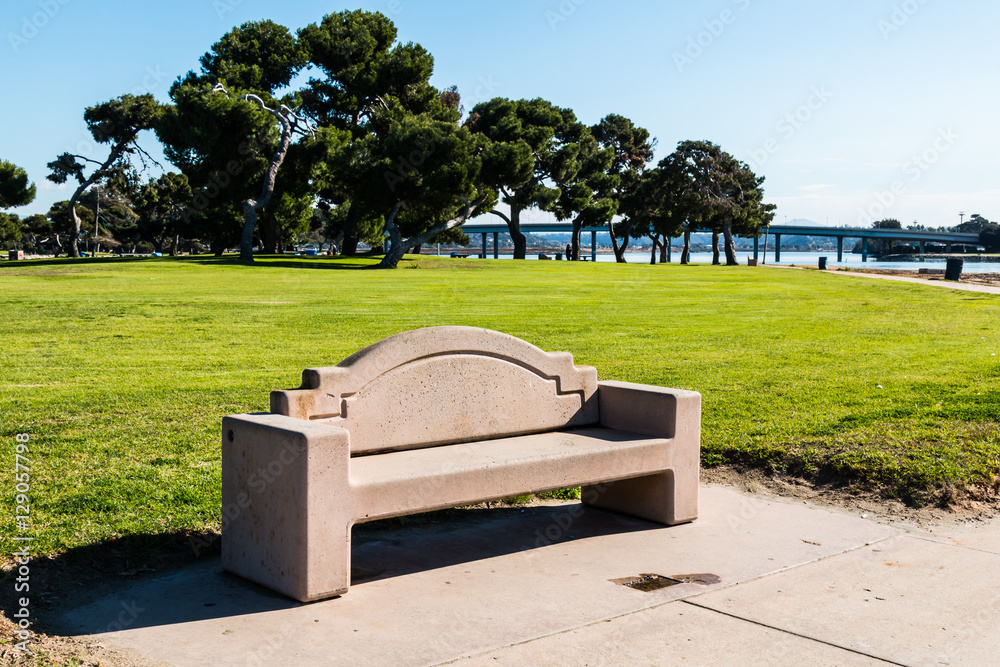 Fototapeta premium Bench at Vacation Isle Park in the Mission Bay area of San Diego, California.