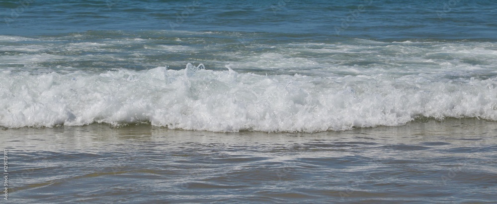 Fototapeta premium Welle im Atlantik , Hintergrund