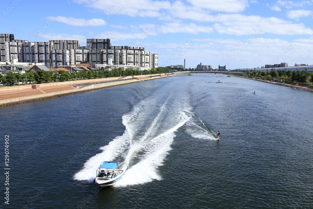 Obraz premium 芦屋川河口の風景