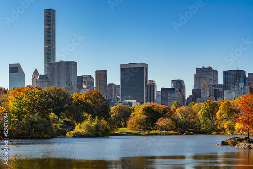 Fall in Central Park at The Lake with Midtown skyscrapers. Sunrise view with colorful Autumn foliage. Manhattan, New York City © Francois Roux