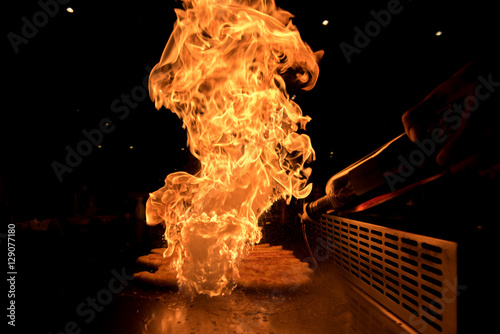 Slika na platnu Chef flambing bananas
