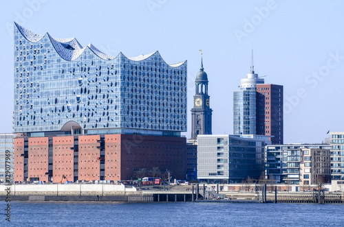 Obraz na płótnie Hamburg view at harbour city with St Michaelis Church and Elbe Philharmonic Hall w salonie