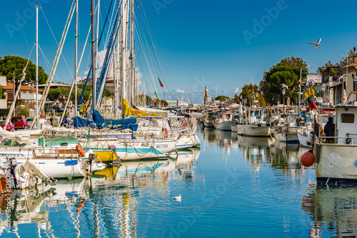 Wall Mural boats in port channel