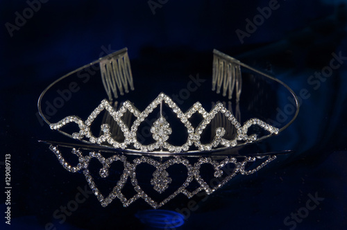crown cotume piece silver 