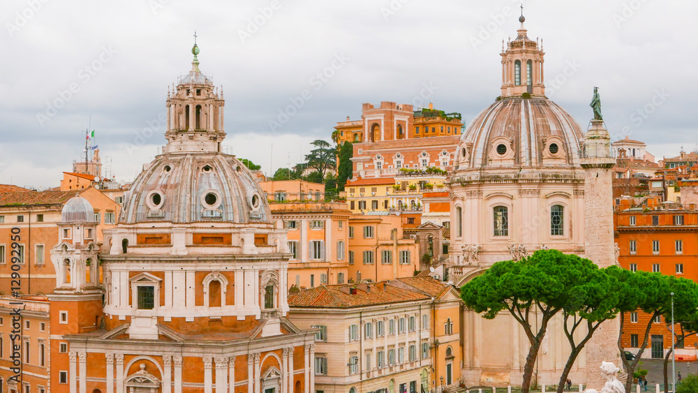 Obraz premium Beautiful city of Rome - view from National Monument