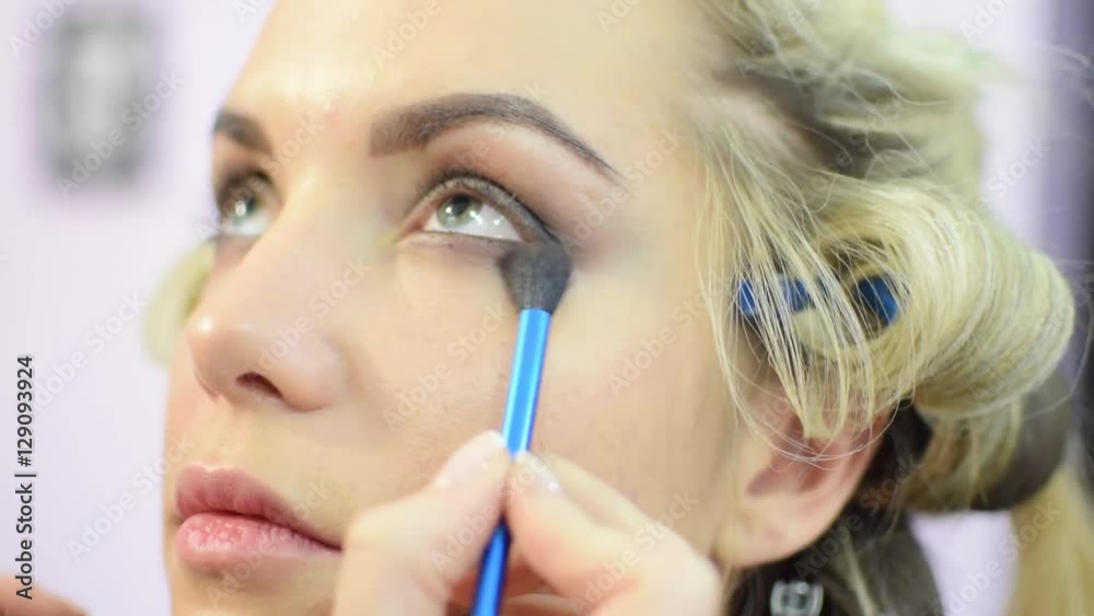 Professional Makeup Eye smoky eyes at the girl models Professional Makeup Eye smoky eyes at the girl models